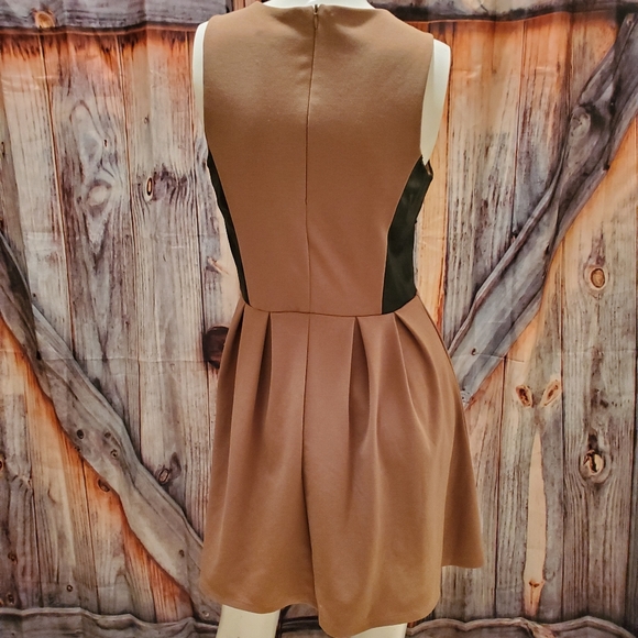 Dress - Picture 3 of 4